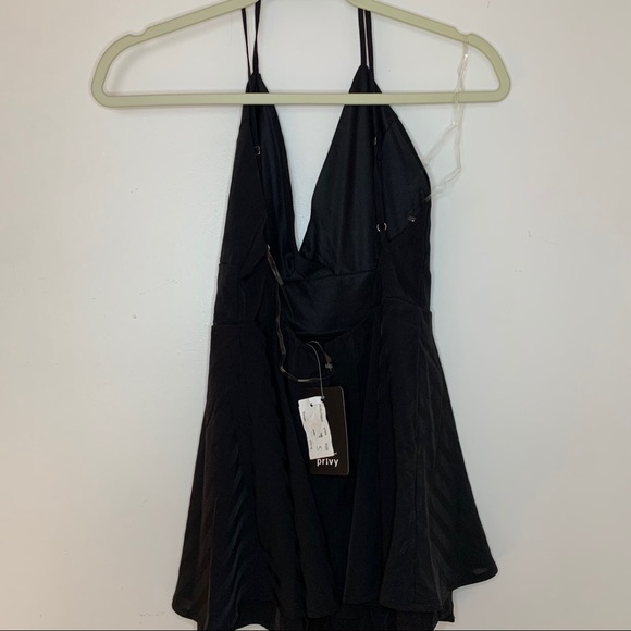 Backless Dress - Picture 3 of 4